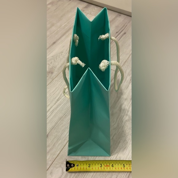 TIFFANY & CO.🩵EMPTY PAPER SHOPPING GIFT BAG 10”x8”x4” ~In great condition - Picture 6 of 6